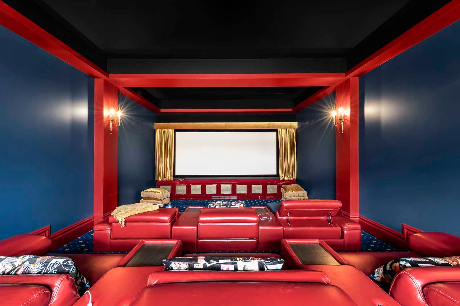 Theatre room in deep red and navy